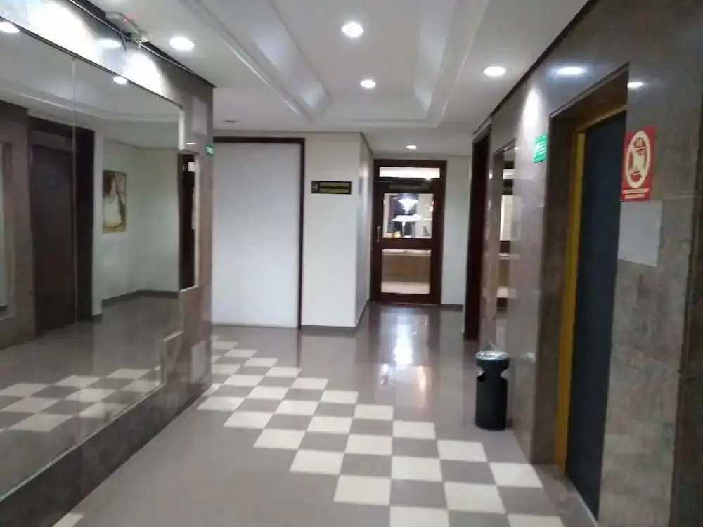 Victoria Plaza Hotel