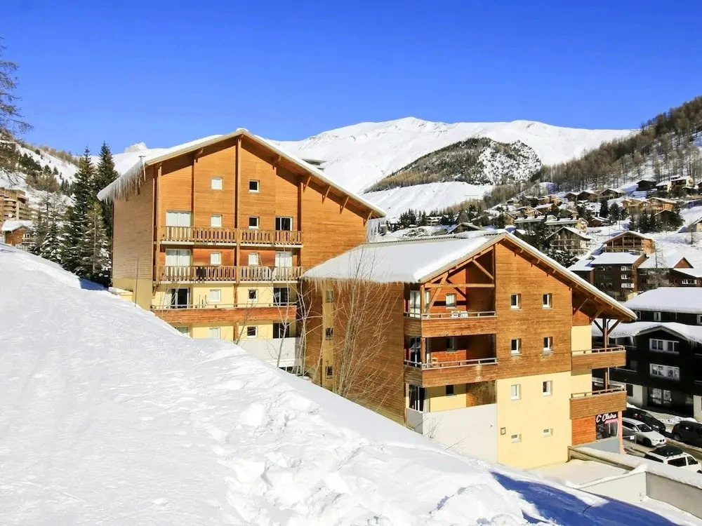 Duplex Apartment for 9 in La Foux Dallos