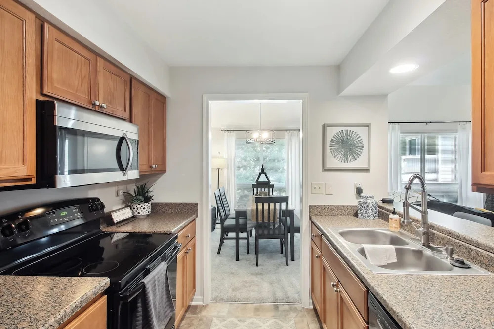 Overland Park Condo, Close to Lakes & Parks!
