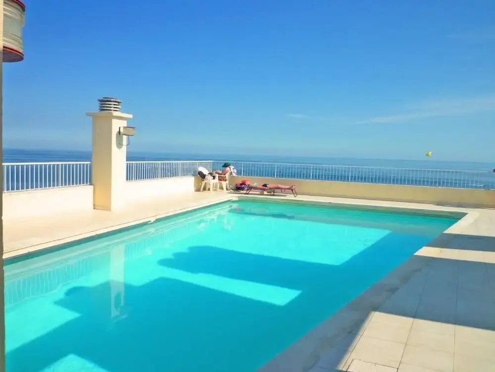 Royal Luxembourg Terrasse by Nestor&Jeeves