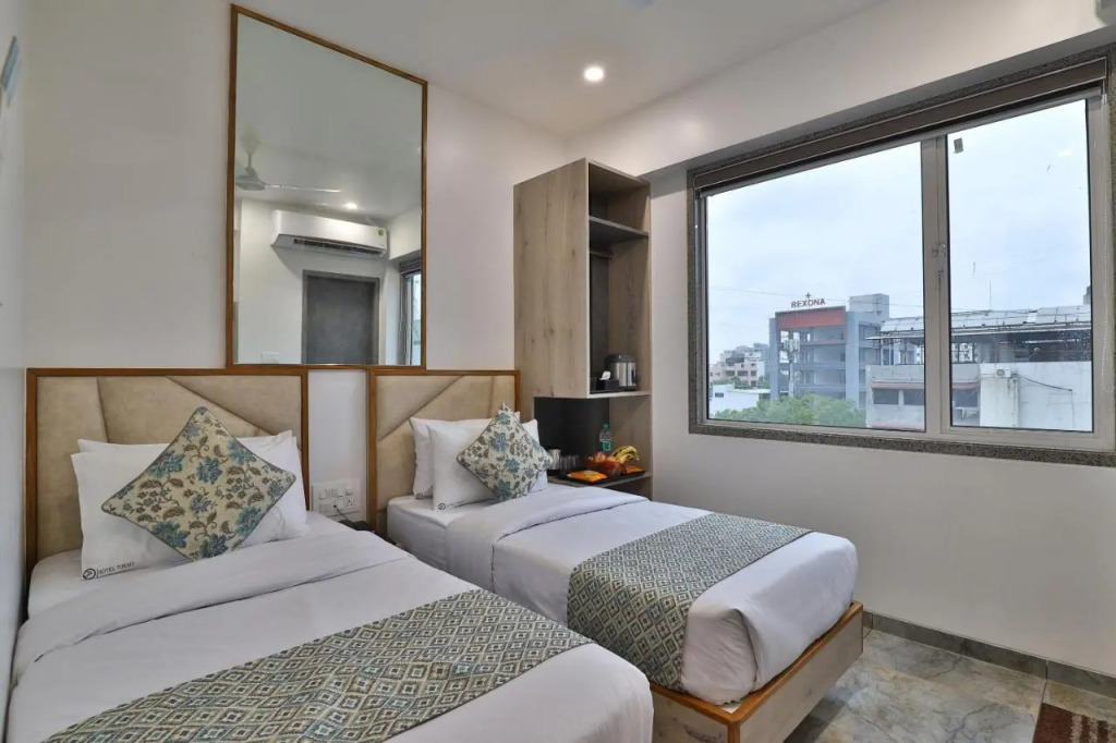 OYO Rooms Near Station Gulambaba Road 2
