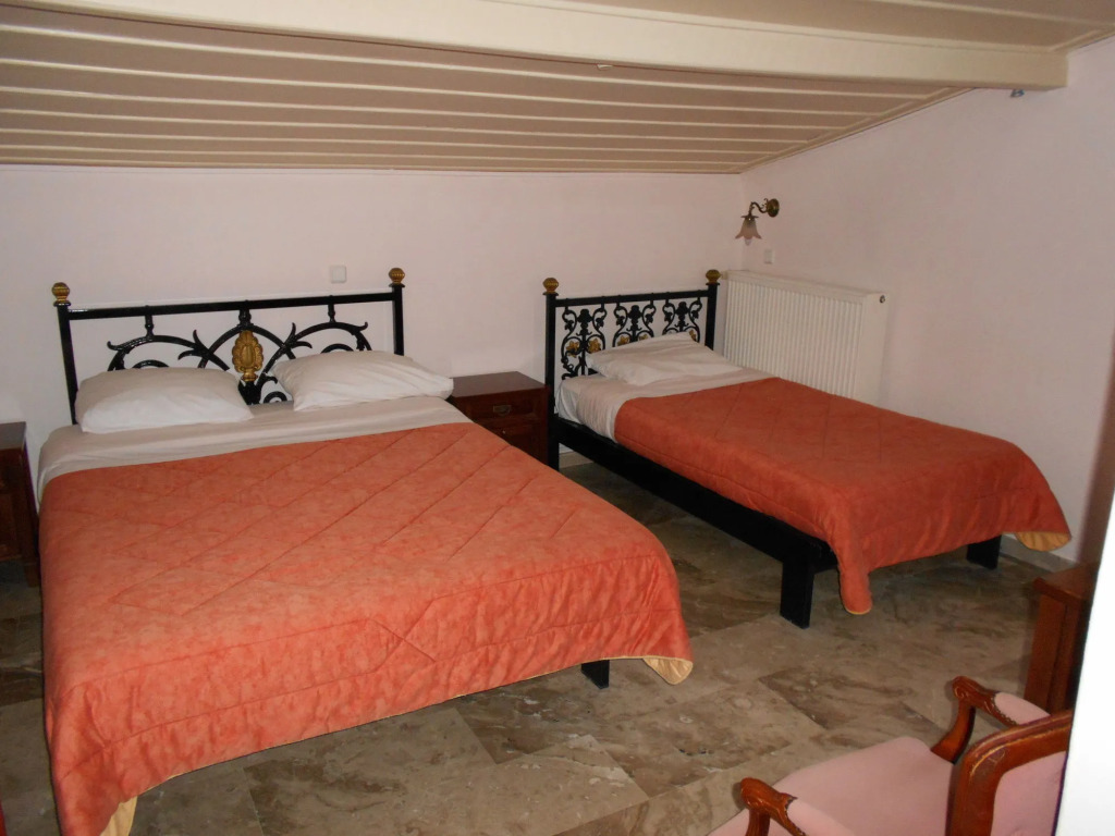 Byron Traditional Hotel