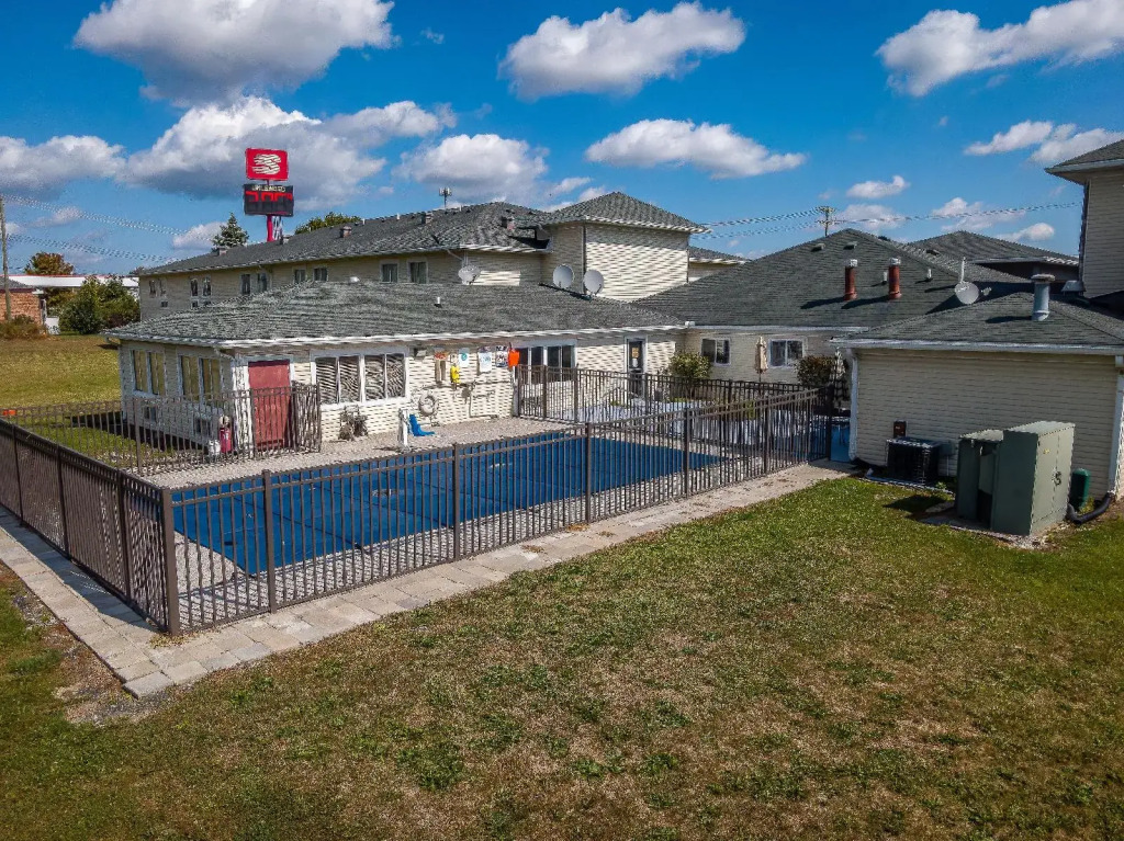 American Inn & suites