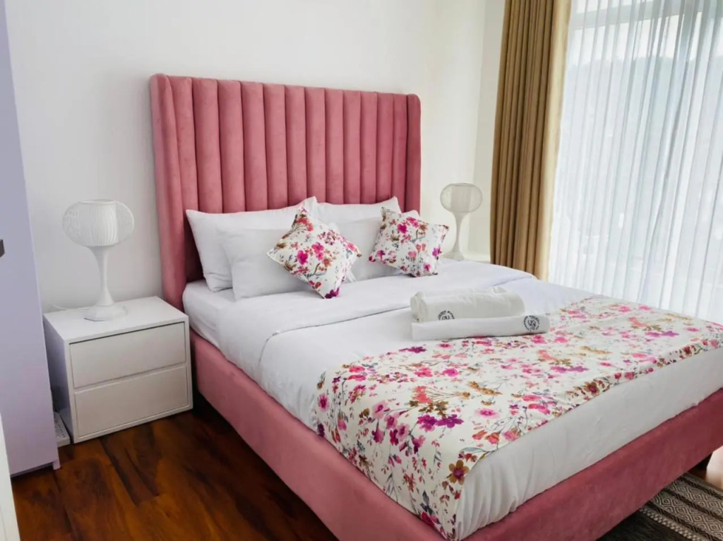 Grand Winterberry - Lake View Luxury Residence
