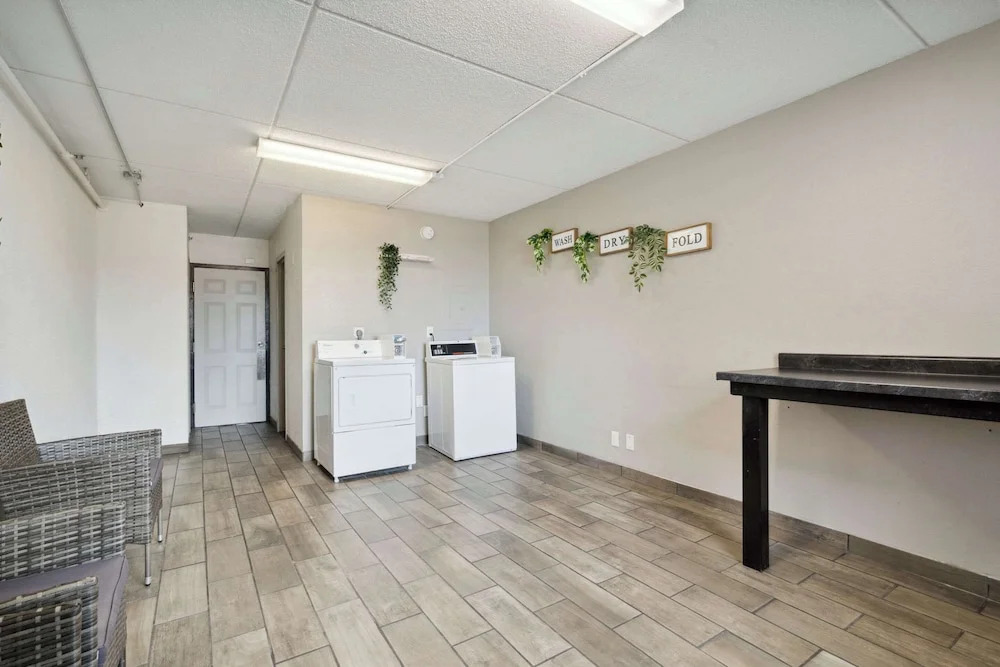 Quality Inn & Suites Waterloo-Ia (us)