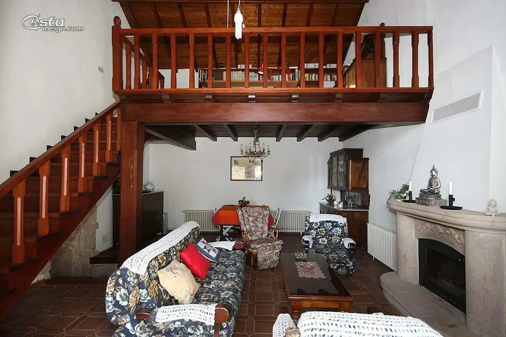107565 House In Outes
