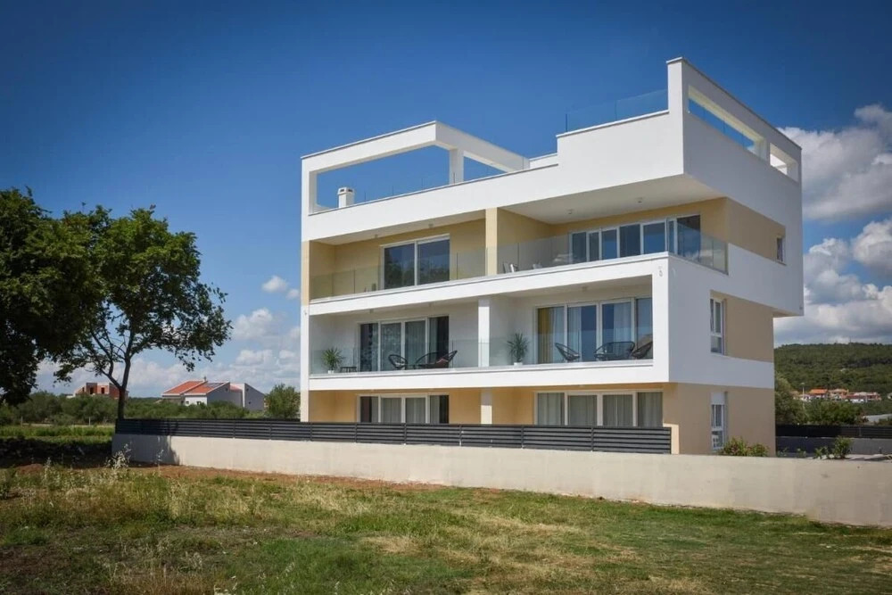 Villa La Perla with pool