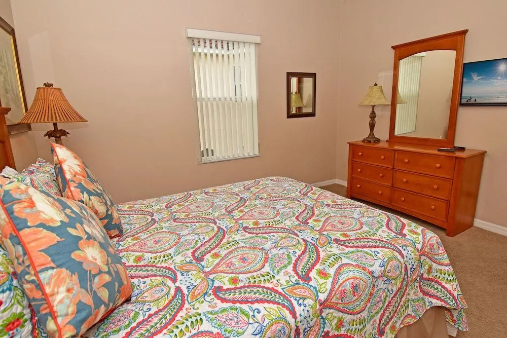 731 Sunbright Villa 5 Br villa by RedAwning