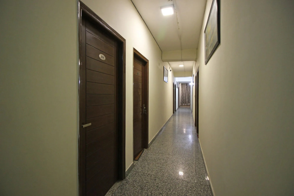 OYO 9046 Hotel Metro Star