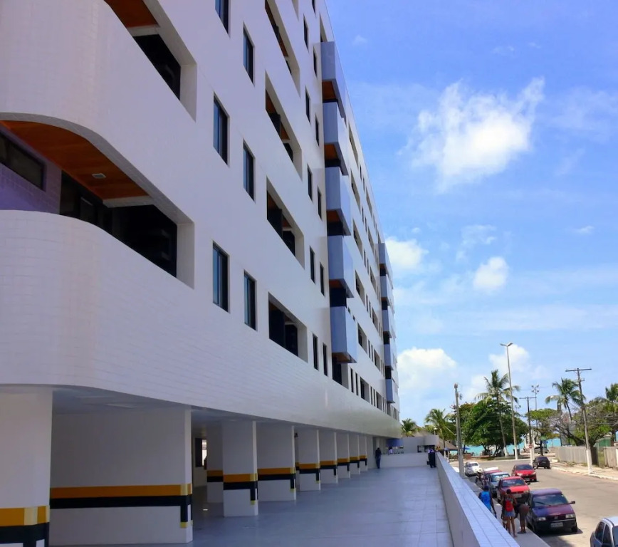 NA BEIRA MAR DE PAJUCARA - EDIFICIO NEO 2 - APARTAMENTO COM 02 QUARTOS - TEM VARANDA- VISTA LATERAL DO MAR - AVENIDA DOUTOR ANTONIO GOUVEIA 1081- CONSUMO ELETRICO É PAGO No CKECK-OUT 1KWH É 1,35 REIAS