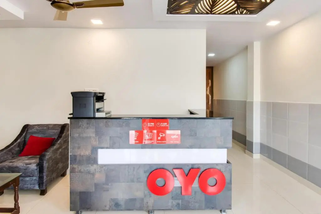 OYO Flagship Hotel GV Residency