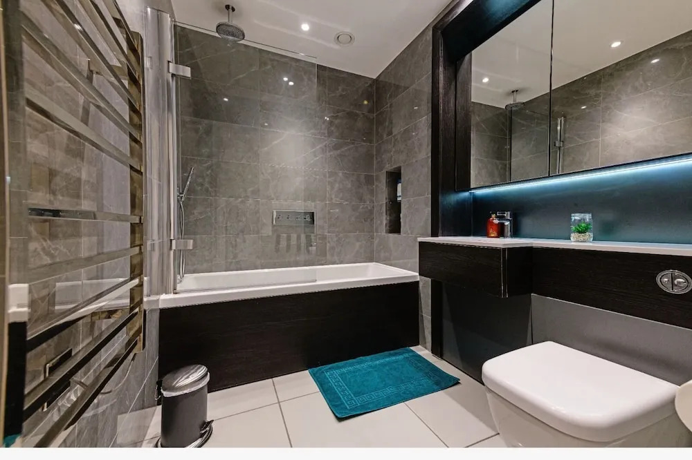 Executive Apartment Near Chiswick and Kew Gardens