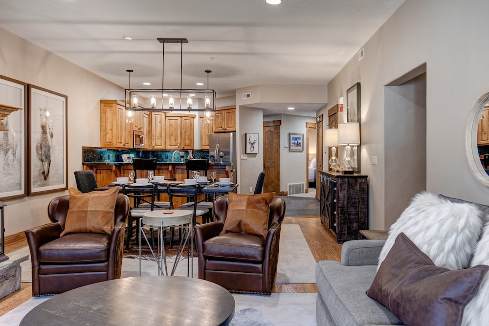 Town Pointe C304 3 Bedroom Condo by RedAwning