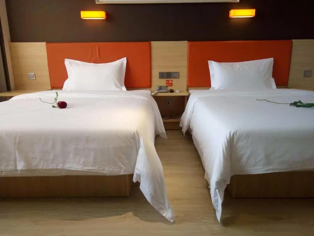 7Days Premium Weihai High-speed Rail Station Bathing Beach