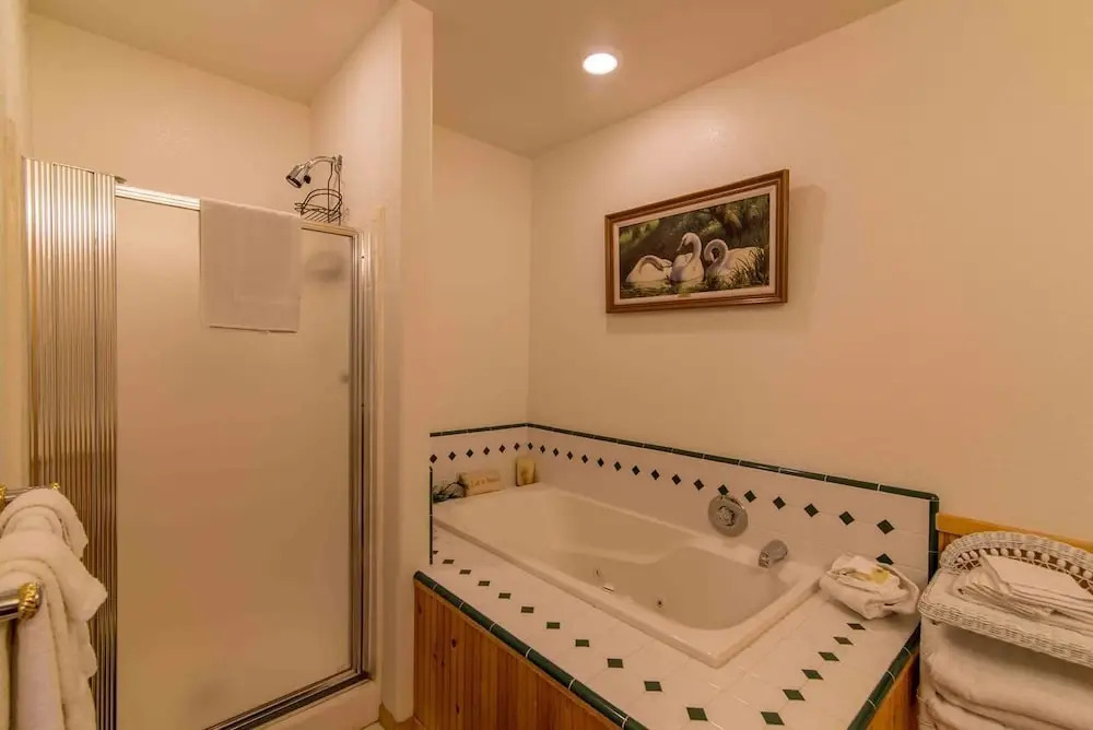 Hansing s Lair 4 Bedroom Holiday Home By Tahoe Truckee