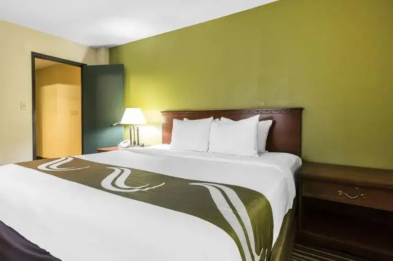 Holiday Inn Exp Reg Hosp And Med Ctr