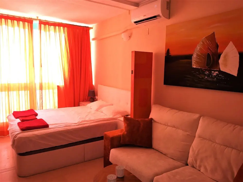 KoM Apartments Studio