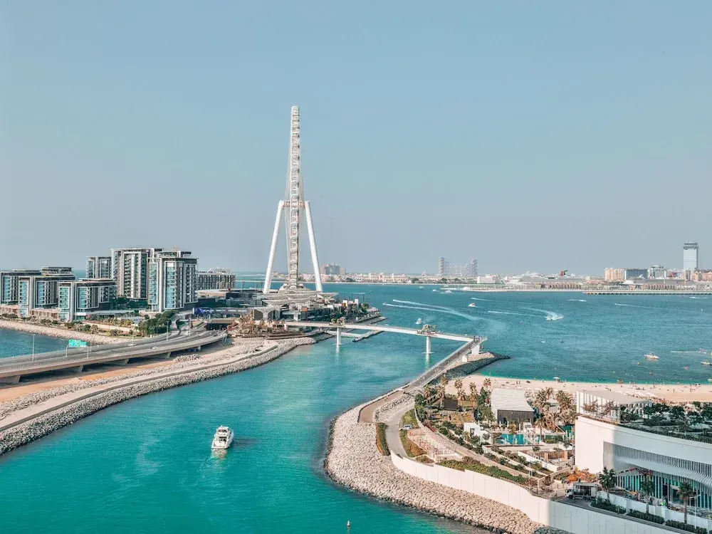Luxurious Apartments Dubai Marina Views - Pool & Gym by Sojo Stay