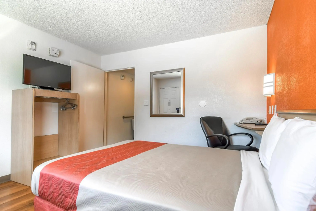 Motel 6 Carlsbad, CA - Near Legoland