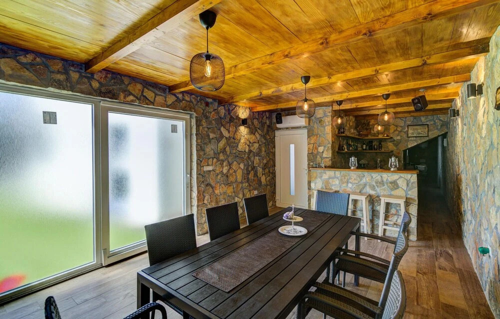 Beautiful Apartment in Smokvica Krmpotska With Wifi, 2 Bedrooms and Outdoor Swimming Pool