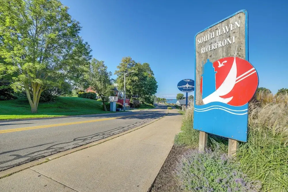 'phoenix Nest' South Haven Condo: River View!