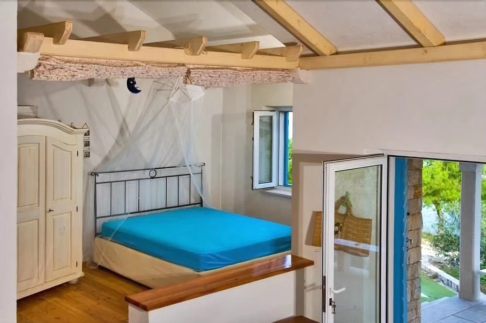Holiday House Star