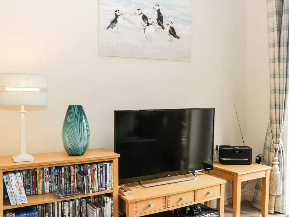 Puffin Lodge - Part of the The Bay Filey Holiday Village with pool, gym and direct beach access, pub, restaurant, tennis and meadows walks