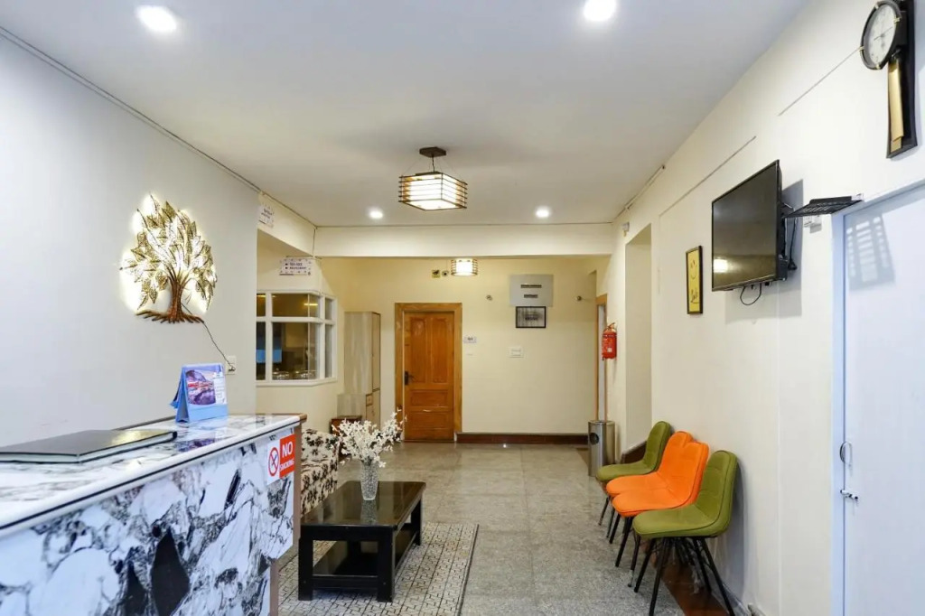 Click Sunburry Hotel Srinagar