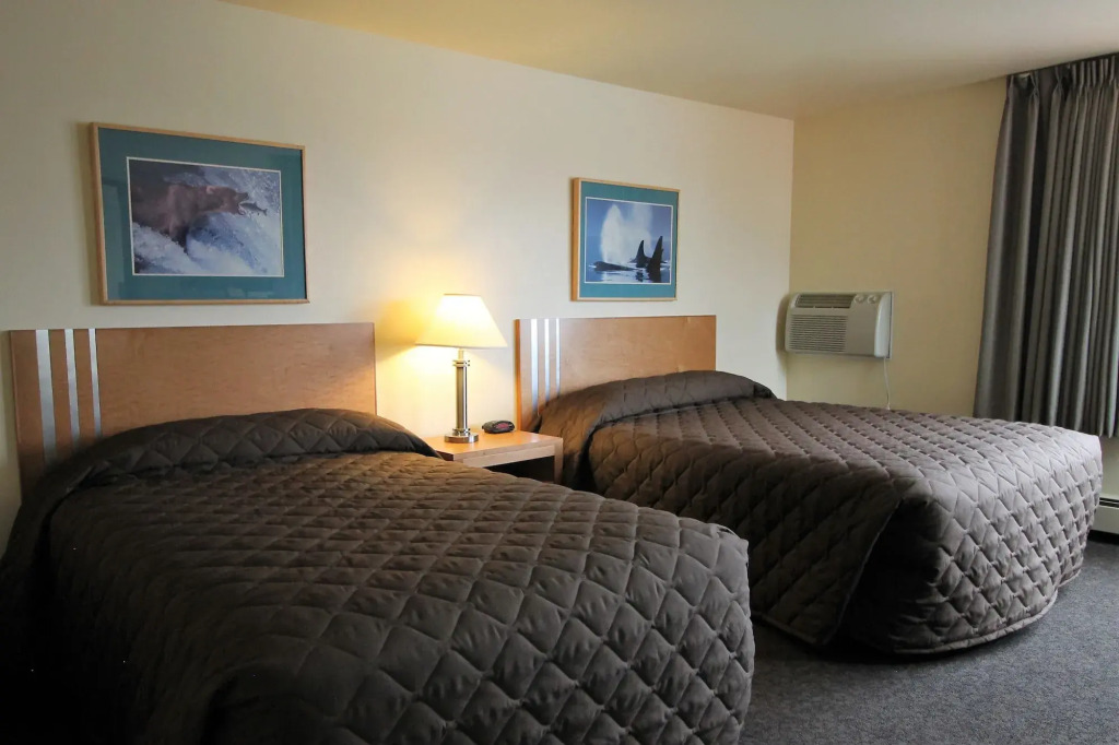 Breeze Inn Hotel & Motel