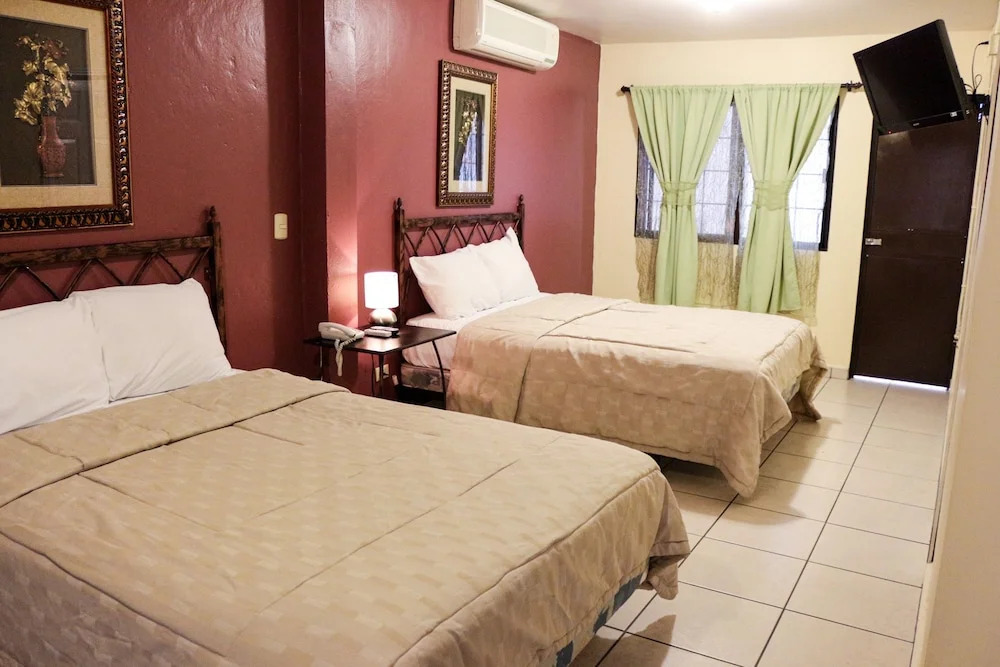 Dolphin Hotel