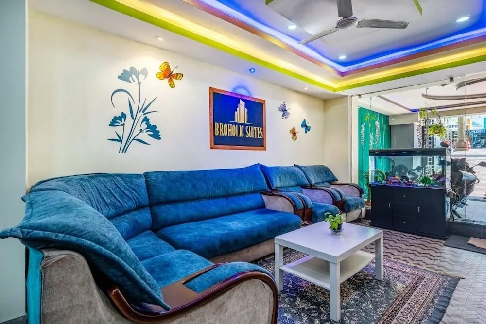 iROOMZ KSR Luxury Rooms