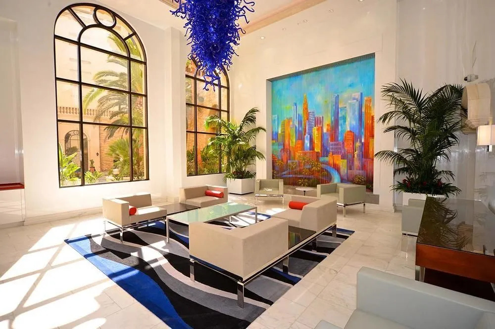 Sunshine Suites at 909 West Temple Street