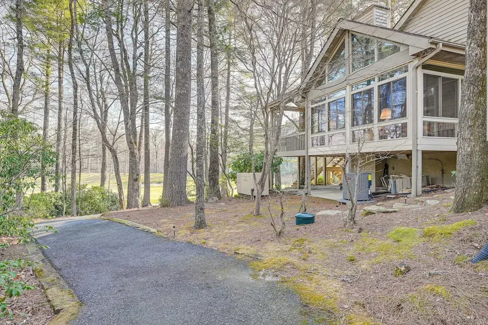 < 1 Mi to Marina: Ford Mountain Retreat w/ Deck