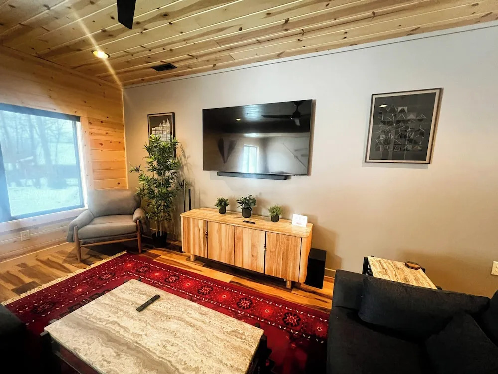 Black Diamond Lodge by Taylor Made Deep Creek