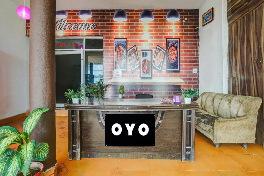 OYO 93433 Gill Hotel & Restaurant