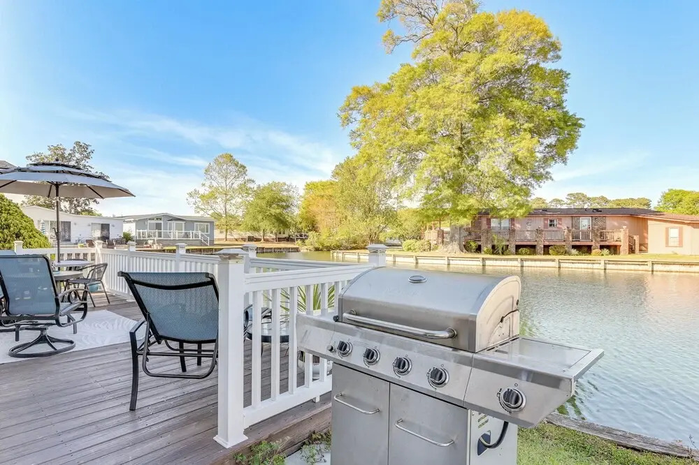 Deck & Pool Access: Myrtle Beach Getaway