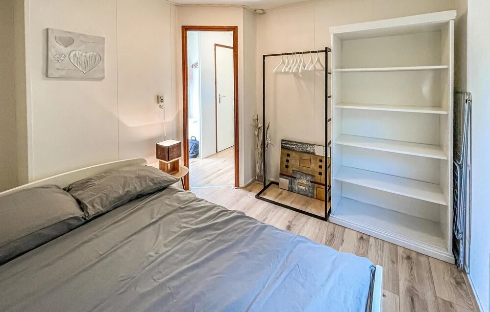 Awesome Home In Heinkenszand With Wifi