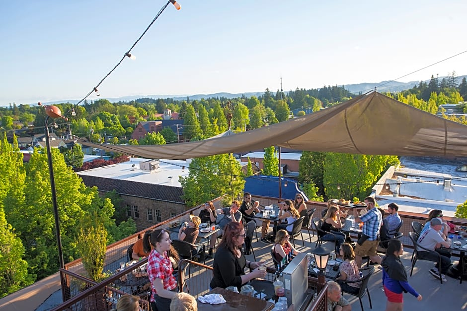 McMenamins Hotel Oregon