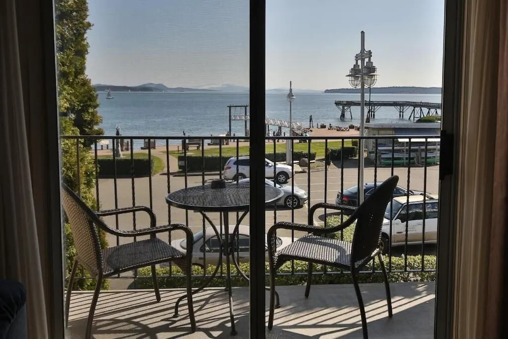 Sidney Waterfront Inn & Suites