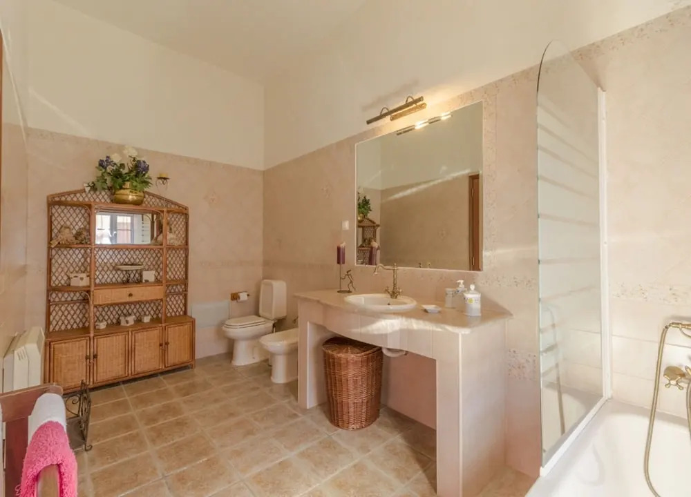 Villa - 6 Bedrooms with Pool and WiFi - 103920