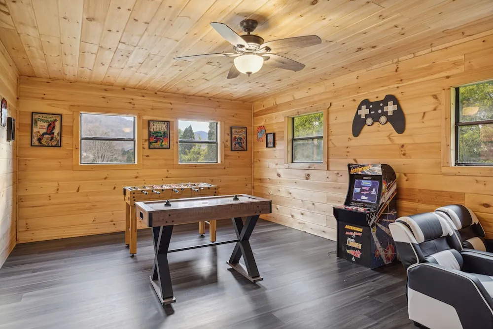 Majestic Valley Retreat 2 Bedroom Cabin by RedAwning