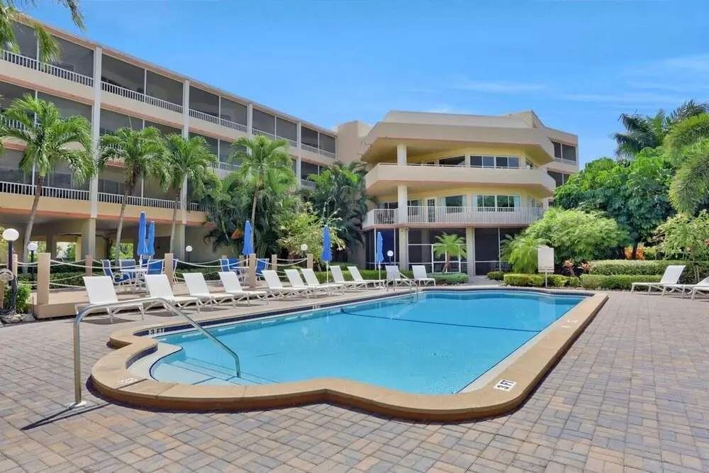Beach Club 417