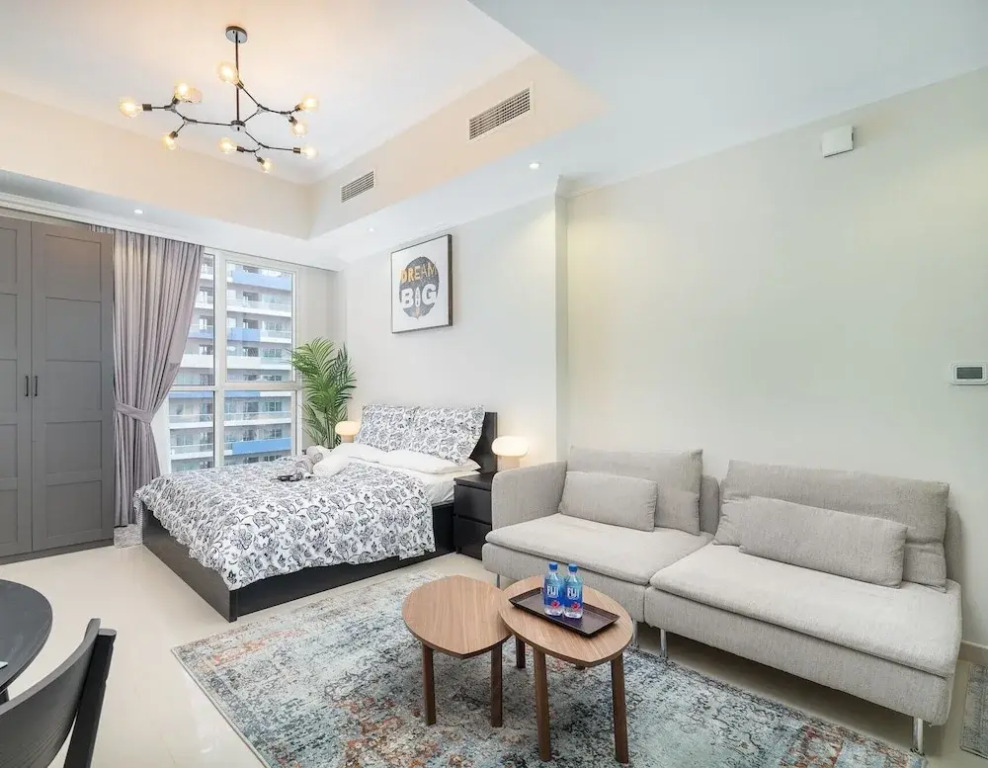 Heaven Crest Vacation Homes Downtown - Studio, 1, & 3 Bedroom Suites 2 minute walk to Dubai Mall and Burj Khalifa