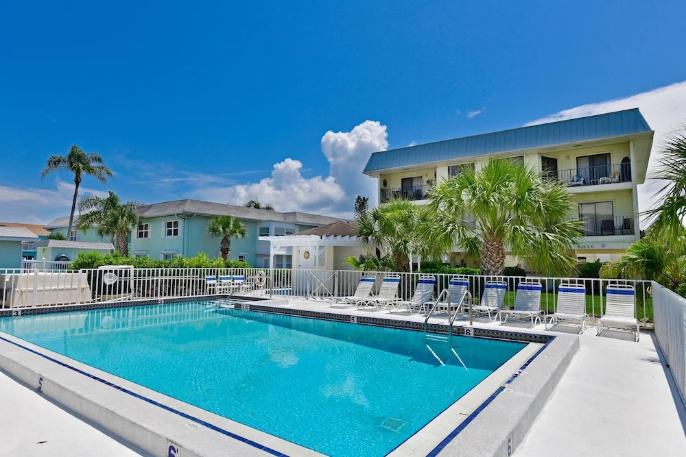 Absolute Paradise Ami-private Beach Access-water Views From Every Window-heated Pool- Walk To 14 Restaurants