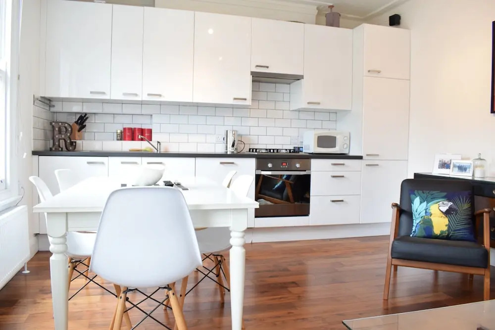 Modern 2 Bedroom Flat in Queen's Park