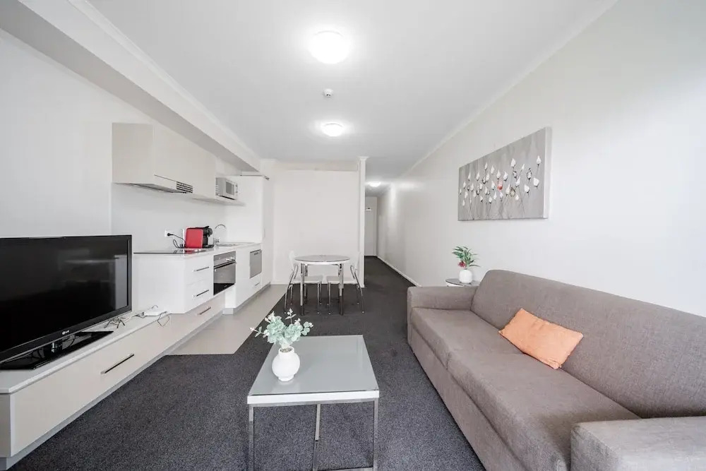 Lakeside 1-bed With A/c, Parking & Balcony