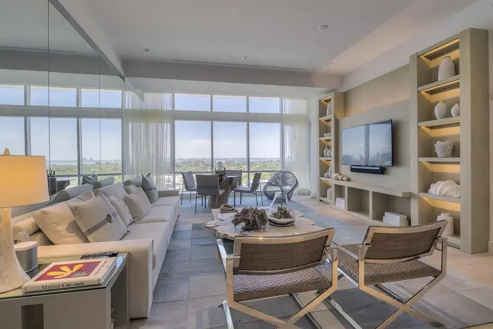 2 2 City View Penthouse Ph1615