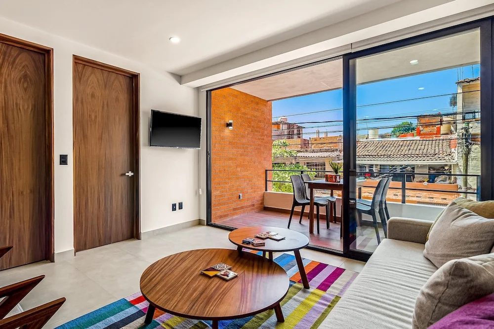 2nd-floor Condo With Heated Outdoor Pool, Grills, Balcony, W/d, AC