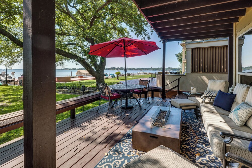 Lakefront Montgomery Home w/ Porch & Dock!