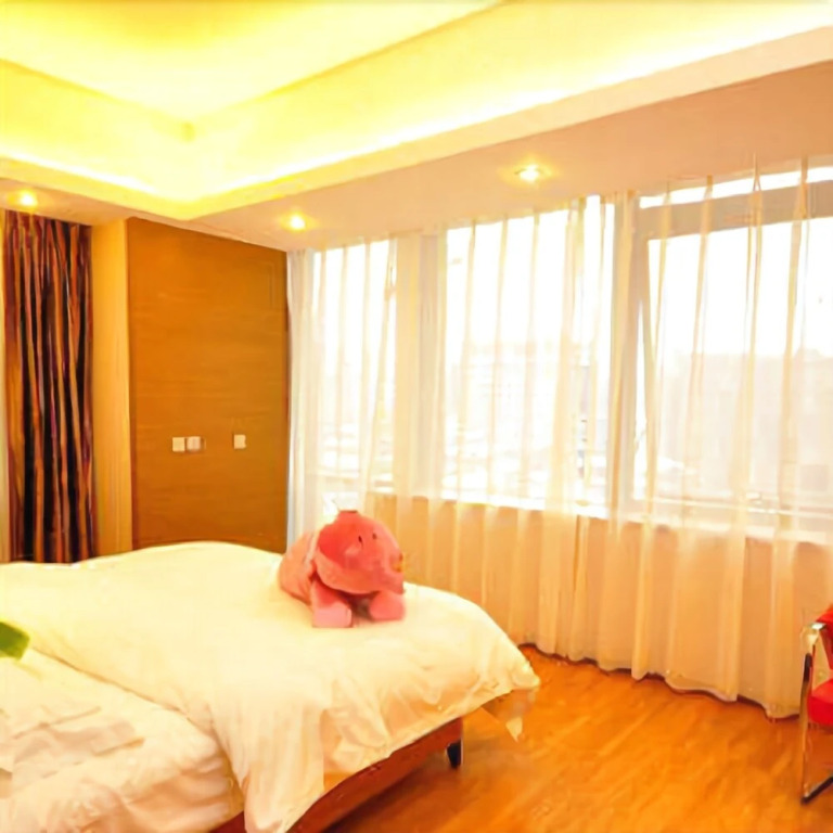 Summer Cherry Apartment (Ji'nan Quancheng Road Kuanhouli)